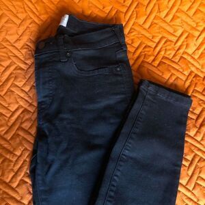 Everlane Midrise Skinny Jean in Black